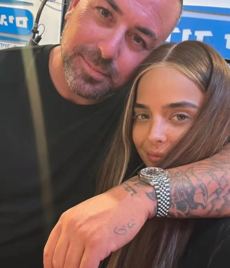 ניב בחיבוק, ראש על הכתף
